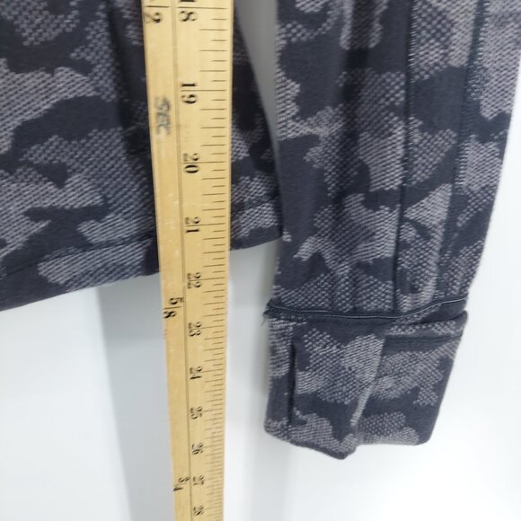Lululemon sweatshirt women size 4 black camo - Picture 7 of 9